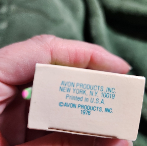 Vintage Avon Jack in the box pin, 1976. 48 years old! - Picture 8 of 10